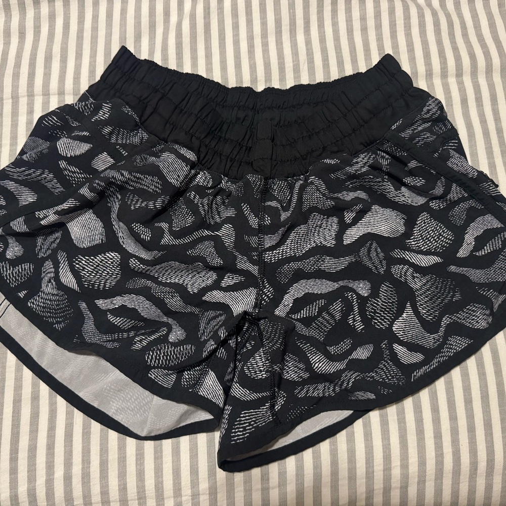 🍋lululemon athletica Track That Mid-Rise Short 4”
